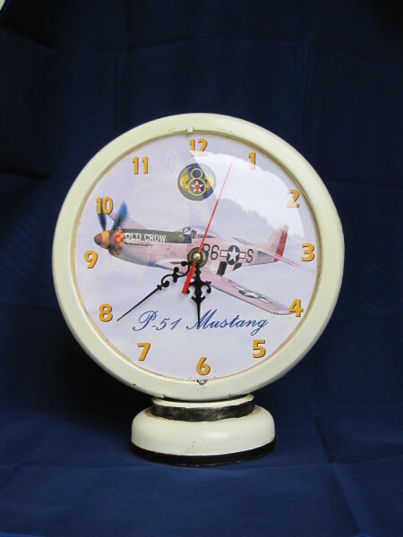 P-51 Mustang Mighty Eighth Gas Pump Uhr Airforce USAF Watch Clock Nose Art Army