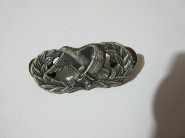 Original US Air Force Basic Aircraft Munitions Maintence Wing Abzeichen Badge WK