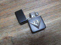 Benzin Sturmfeuerzeug V8 Emblem Black Hot Rod Dragster US Car