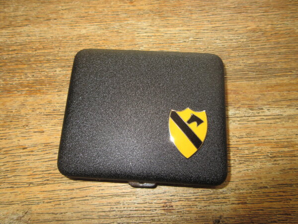 Zigaretten Etui US Army 1st Cavalry Insignia Badge