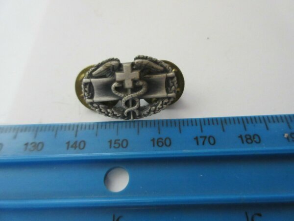 1 Original Army Medical Corps Service Basic Qualification Collar Badge USMC NAM