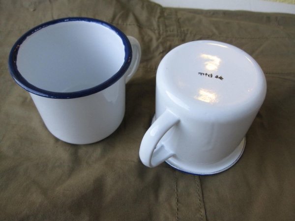 2 Emaile Cups White mtd44
