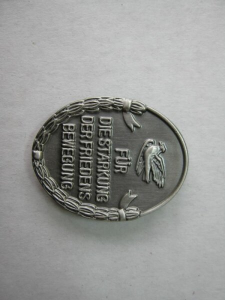 Pin "To strengthen the peace"