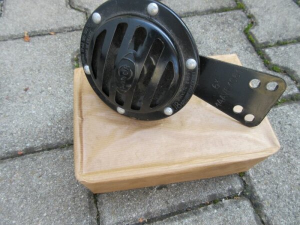 Signalhorn SANOR VINTAGE 6 VOLT HORN 1950S