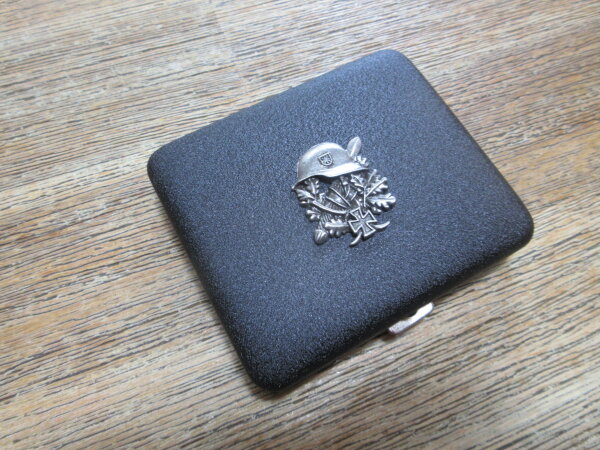 Zigaretten Etui Stahlhelm Schwert Eichenlaub Crackle